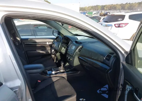 2015 Kia Sorento Lx z USA, uszkodzony, nr VIN 5XYKT3A66FG557308